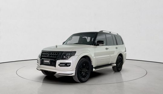 Mitsubishi • Pajero