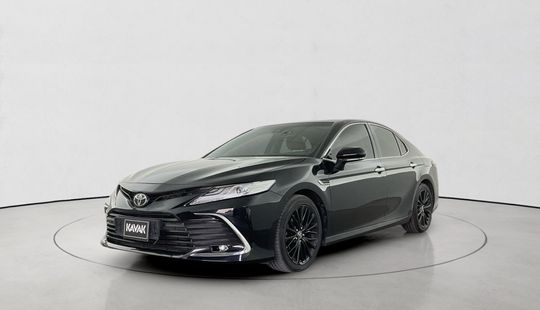 Toyota • Camry