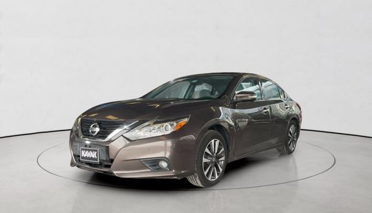 Nissan • Altima
