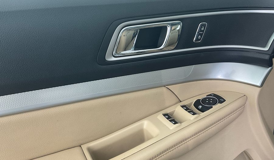 Ford Explorer 3.5 AUTO 4WD XLT SRF LHR Suv 2017