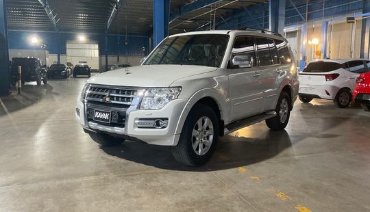 Mitsubishi • Pajero