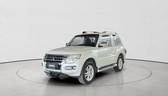 Mitsubishi • Pajero