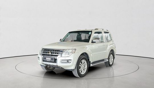 Mitsubishi • Pajero