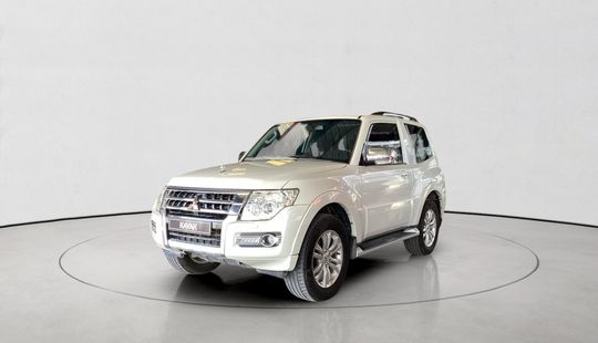 Mitsubishi • Pajero