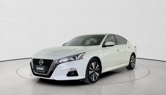 Nissan • Altima