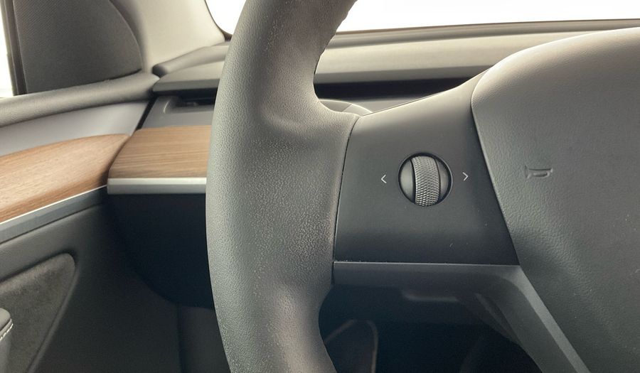 Tesla Model Y BEV PERFORMANCE QUICKSILVER BW INT 21 Suv 2024