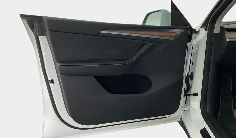 Tesla Model Y BEV PERFORMANCE QUICKSILVER BW INT 21 Suv 2024