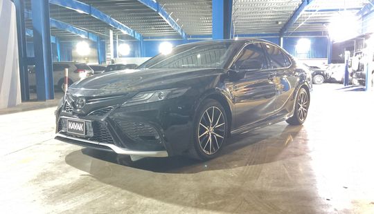Toyota • Camry