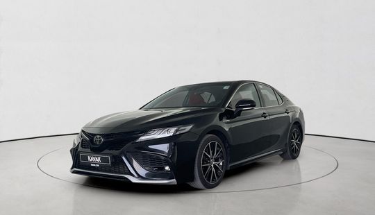 Toyota • Camry