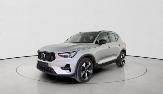 Volvo • XC40