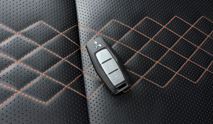 Mitsubishi Outlander PREMIUM LAUNCH EDITION Suv 2025