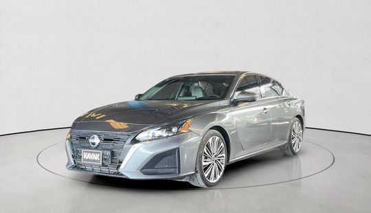 Nissan • Altima
