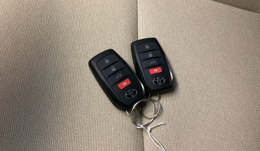 Toyota Camry 2.5 HEV XLE E-CVT Sedan 2025