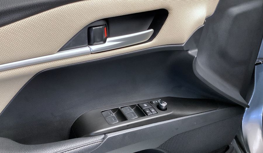 Toyota Camry 2.5 HEV XLE E-CVT Sedan 2025