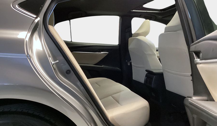 Toyota Camry 2.5 HEV XLE E-CVT Sedan 2025