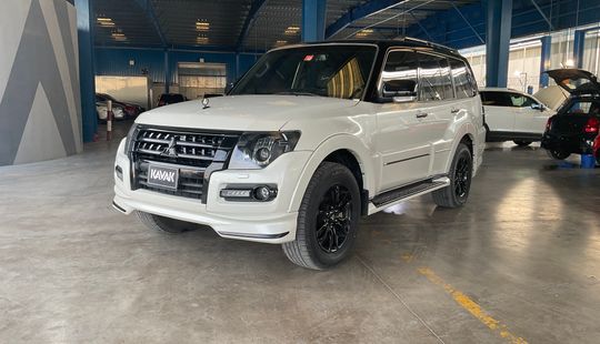 Mitsubishi • Pajero