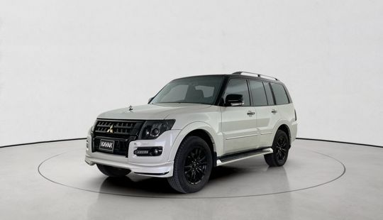 Mitsubishi • Pajero
