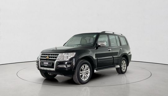 Mitsubishi • Pajero