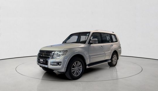 Mitsubishi • Pajero