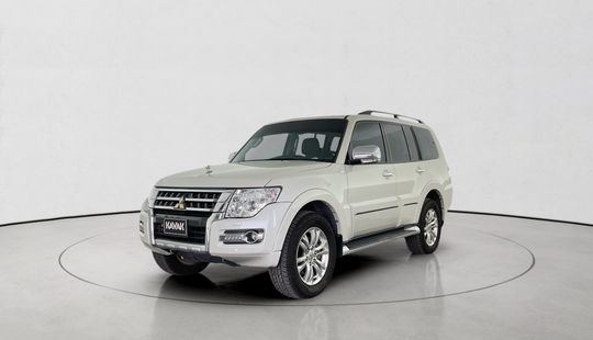 Mitsubishi • Pajero