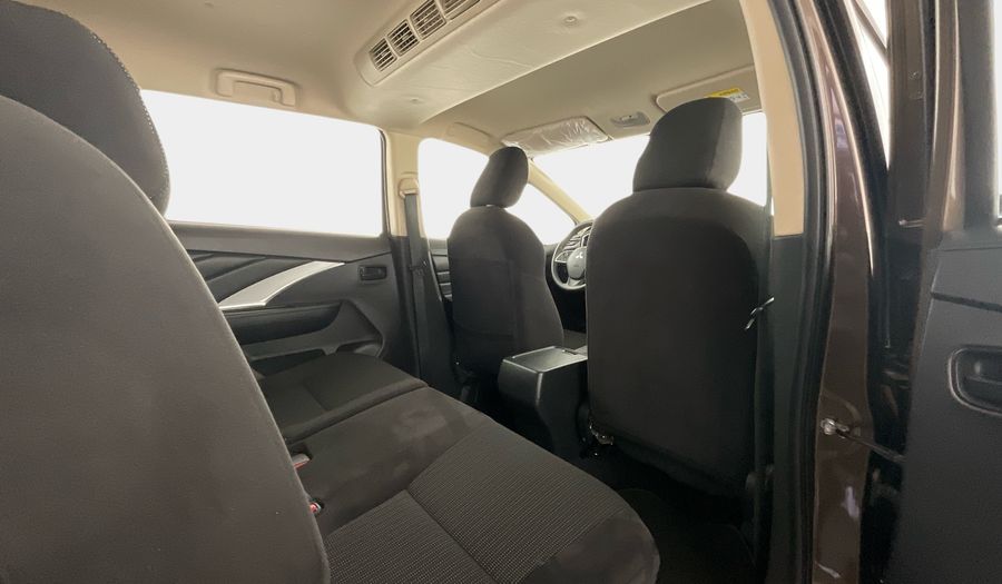 Mitsubishi Xpander 1.5 MEDIUM LINE AUTO Minivan 2021