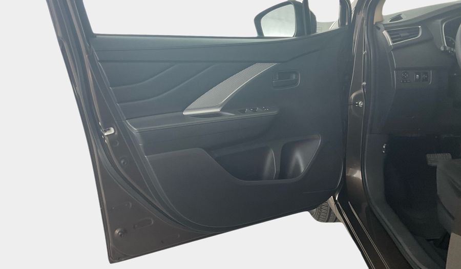 Mitsubishi Xpander 1.5 MEDIUM LINE AUTO Minivan 2021