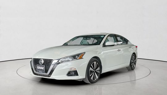 Nissan • Altima