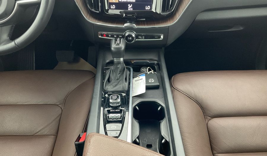 Volvo Xc60 2.0 T5 250 FWD MOMENTUM AUTO Suv 2021