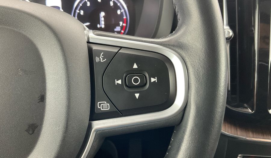 Volvo Xc60 2.0 T5 250 FWD MOMENTUM AUTO Suv 2021