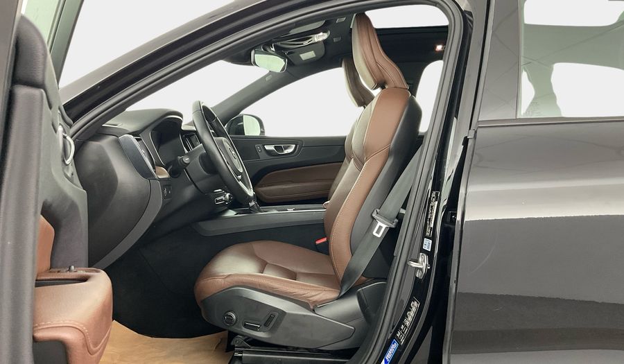 Volvo Xc60 2.0 T5 250 FWD MOMENTUM AUTO Suv 2021