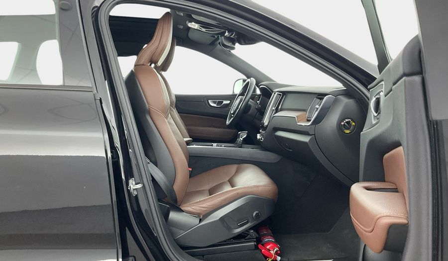 Volvo Xc60 2.0 T5 250 FWD MOMENTUM AUTO Suv 2021
