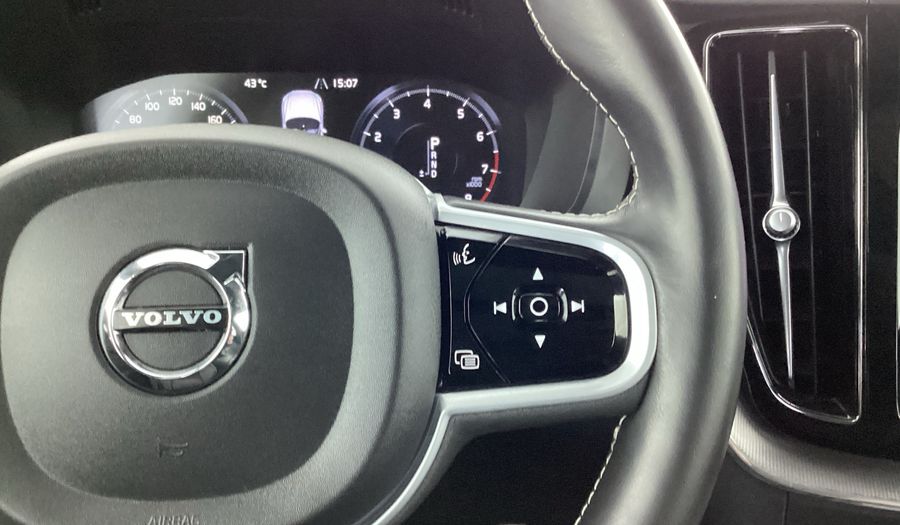 Volvo Xc60 2.0 T5 AWD R-DESIGN AUTO SRF Suv 2021