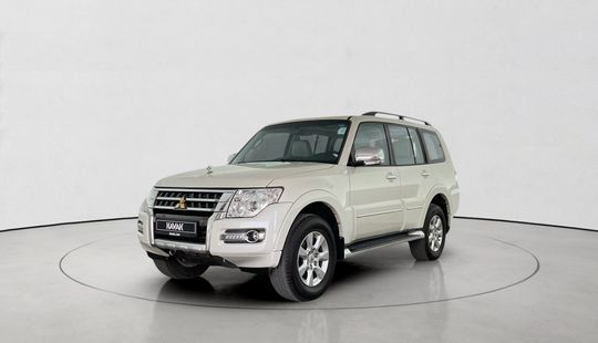Mitsubishi • Pajero