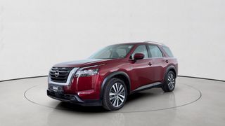 Nissan • Pathfinder