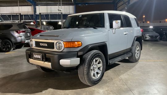 Toyota • FJ Cruiser