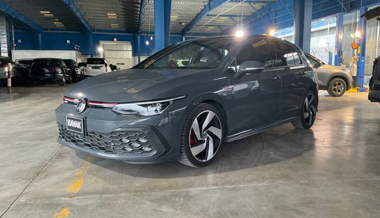 Volkswagen • Golf