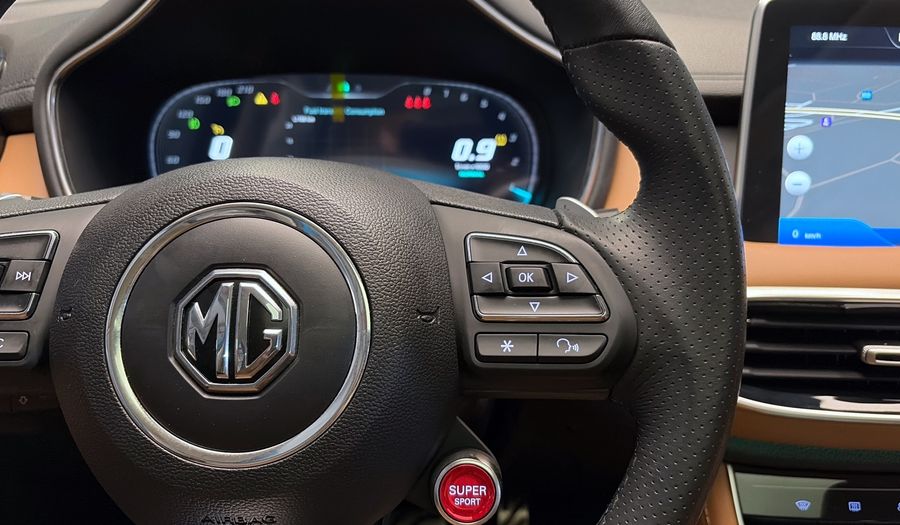 Mg Hs TROPHY Suv 2023