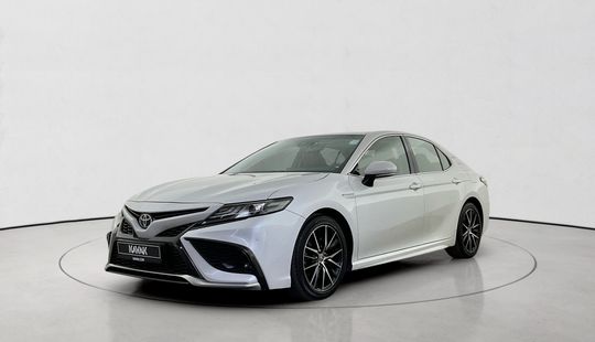 Toyota • Camry
