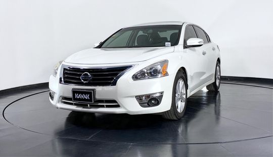 Nissan • Altima