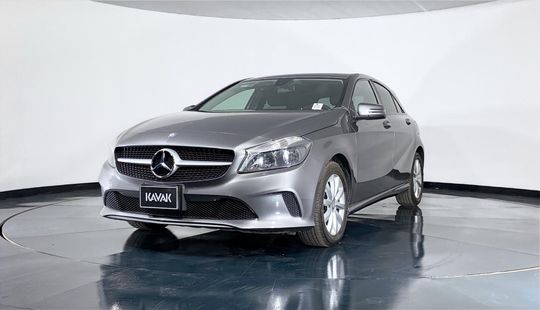 Mercedes Benz • Clase A