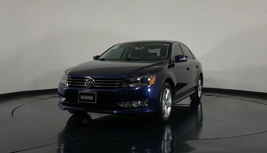 Volkswagen • Passat