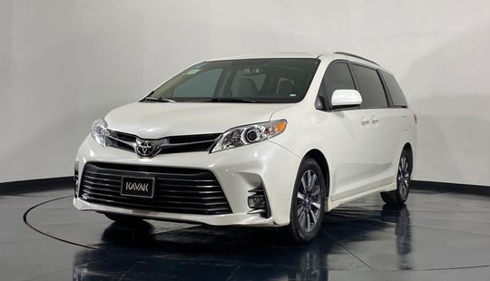 Toyota • Sienna