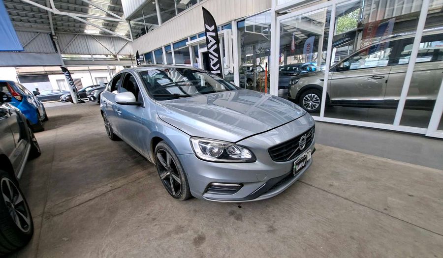 Volvo S60 2.0 T5 R-DESIGN AUTO Sedan 2019