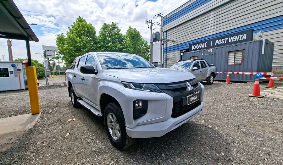 Mitsubishi L200 2.4 TD WORK DC CR Pickup 2019
