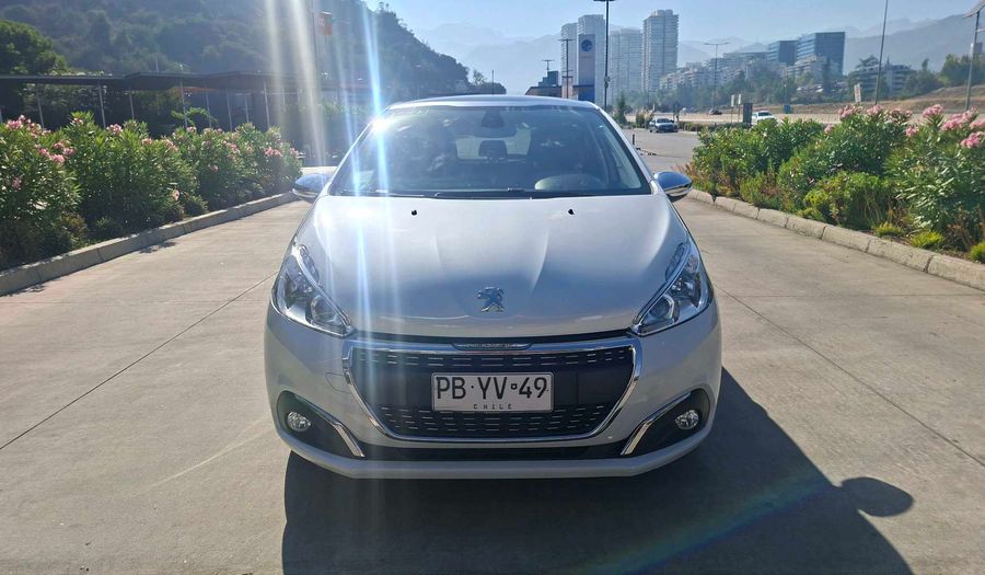 Peugeot 208 1.2 PURETECH 110 HP AUTO SIGNATURE + Hatchback 2020