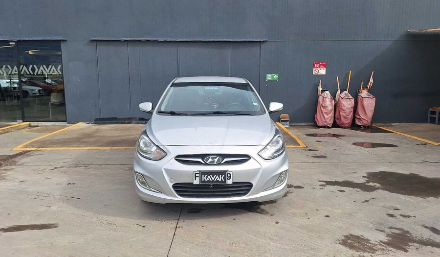 Hyundai Accent 1.6 RB GLS AC 2AB ABS Hatchback 2012