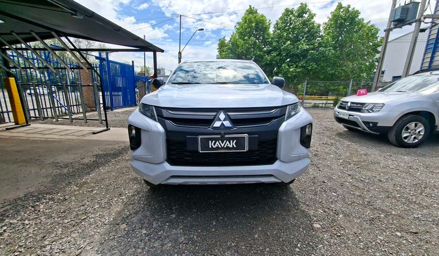 Mitsubishi L200 2.4 TD WORK DC CR Pickup 2019