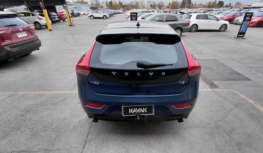 Volvo V40 2.0 T3 COMFORT Hatchback 2017