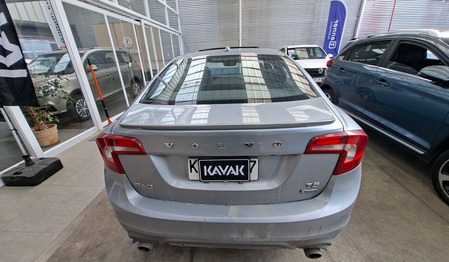 Volvo S60 2.0 T5 R-DESIGN AUTO Sedan 2019
