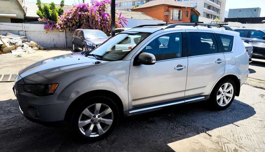 Mitsubishi • Outlander